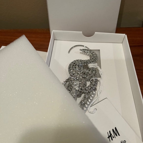H&M Studio Collection Rhinestone Clip Silver Crawl Earring FOR ONE EAR ONLY - Picture 11 of 11